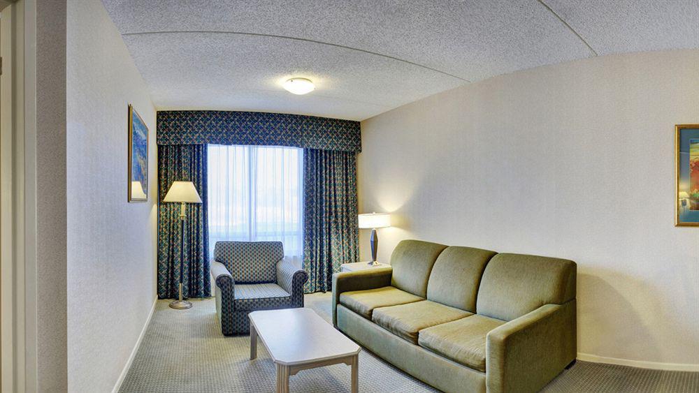 Embassy Suites By Hilton Montreal Airport Pointe-Claire Extérieur photo